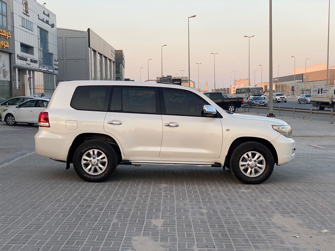 Manama, Vehicles, Cars & Trucks , BHD 6250,  Toyota Land Cruiser GX-R,  2010,  Automatic,  239700 KM,    (White)