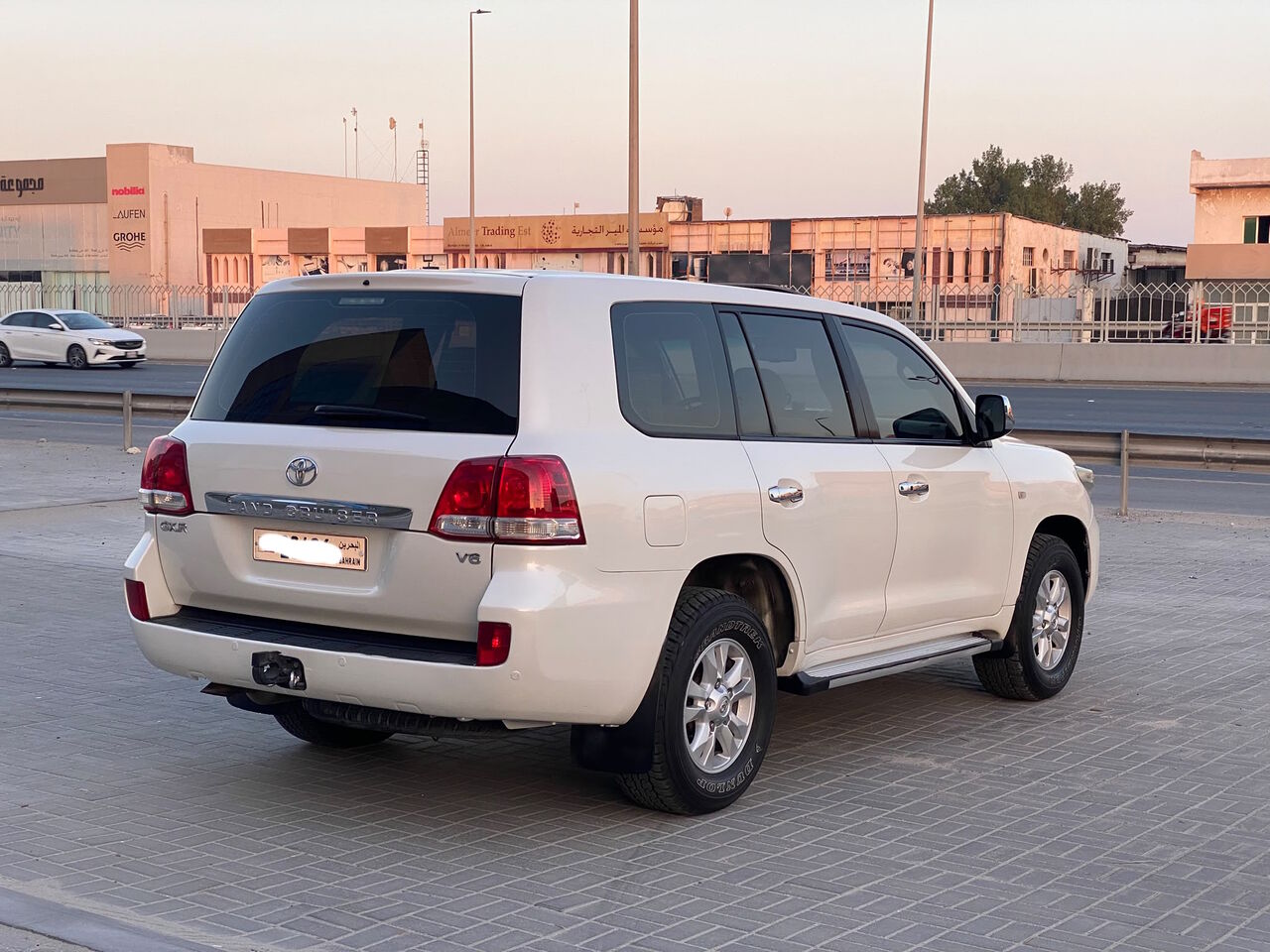 Manama, Vehicles, Cars & Trucks , BHD 6250,  Toyota Land Cruiser GX-R,  2010,  Automatic,  239700 KM,    (White)