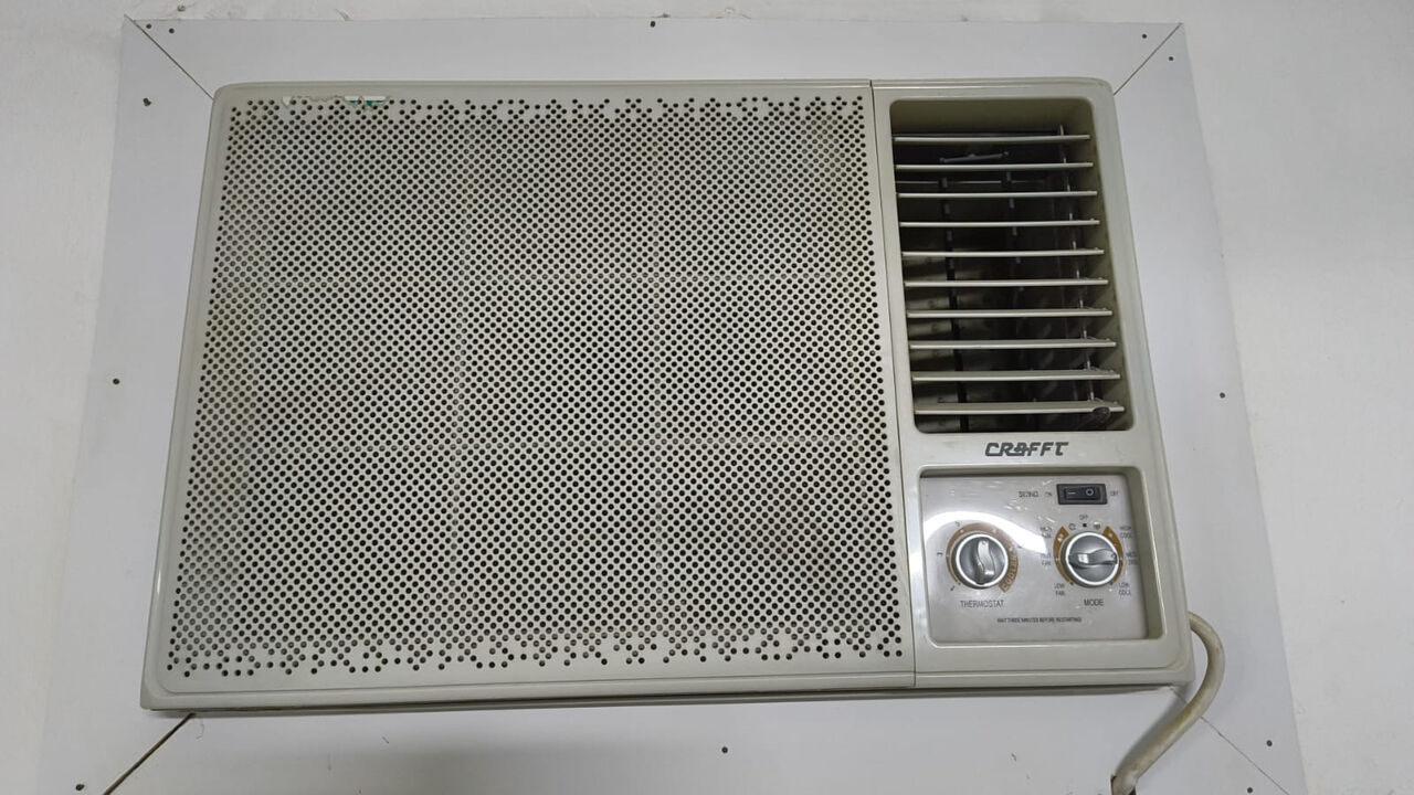 Al Sulaimaniah Al Sharqiyah, Furniture, SAR 4100,  For Sale &ndash; Bedroom Set + 2 Window ACs (Riyadh)