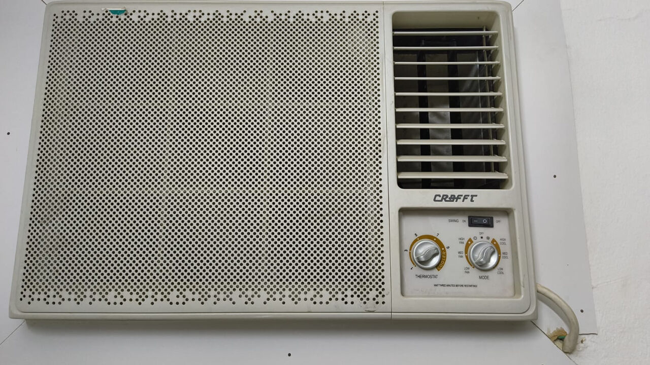 Al Sulaimaniah Al Sharqiyah, Furniture, SAR 4100,  For Sale &ndash; Bedroom Set + 2 Window ACs (Riyadh)