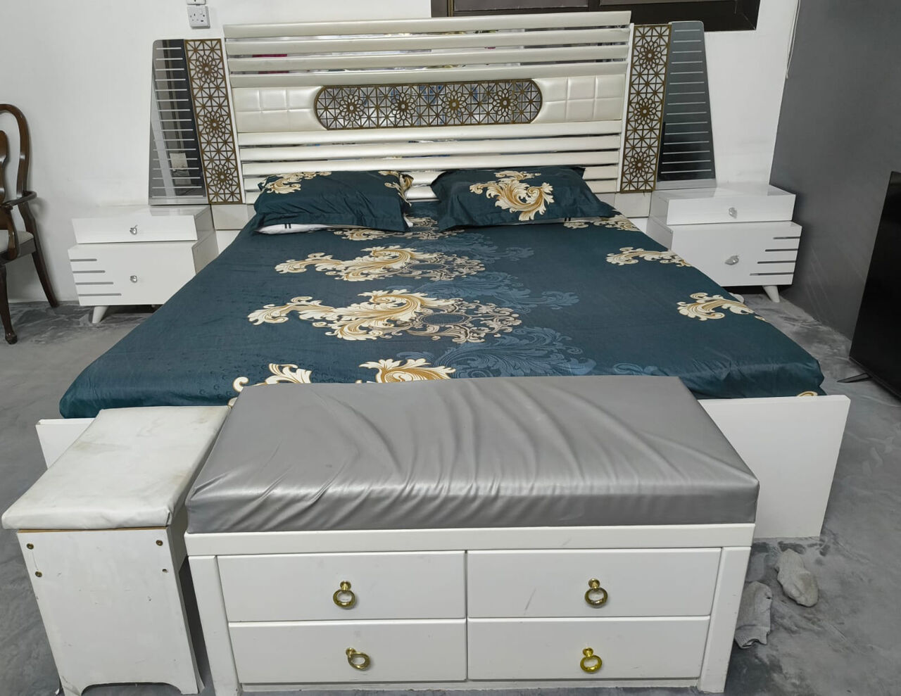 Al Sulaimaniah Al Sharqiyah, Furniture, SAR 4100,  For Sale &ndash; Bedroom Set + 2 Window ACs (Riyadh)