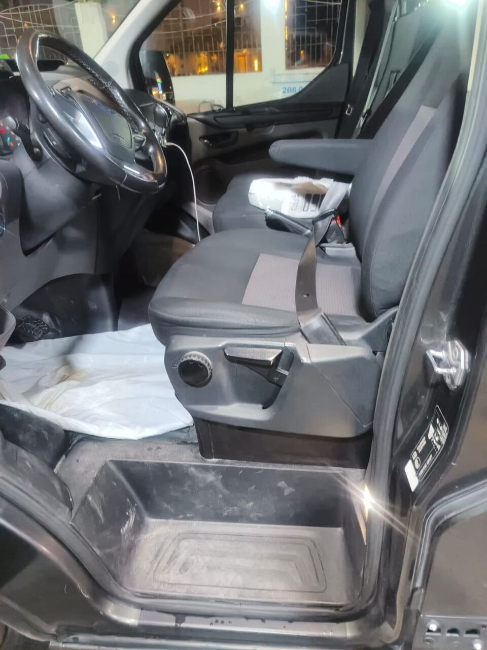 Al Rimal, Vehicles, Cars & Trucks , SAR 43999,  Ford Transit Van,  2019,  Manual,  292024 KM,  9 Seater Ford Passenger Van In Excellent Condition