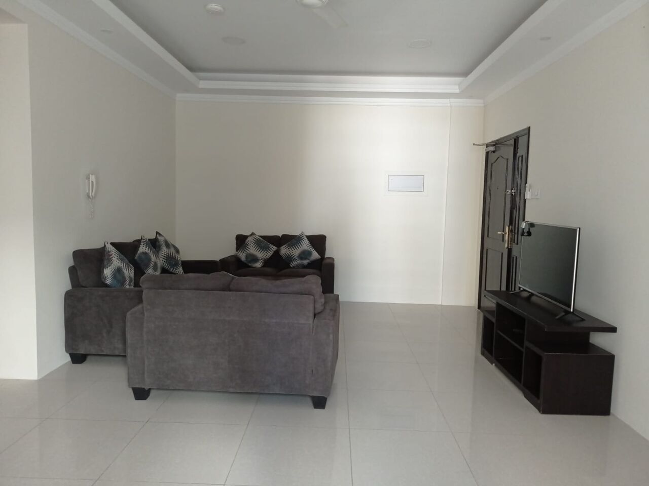 Juffair, Apartments, Flats, Houses & Villas, BHD 300/month,  Furnished,  2 BR,  Family Flat With Balcony