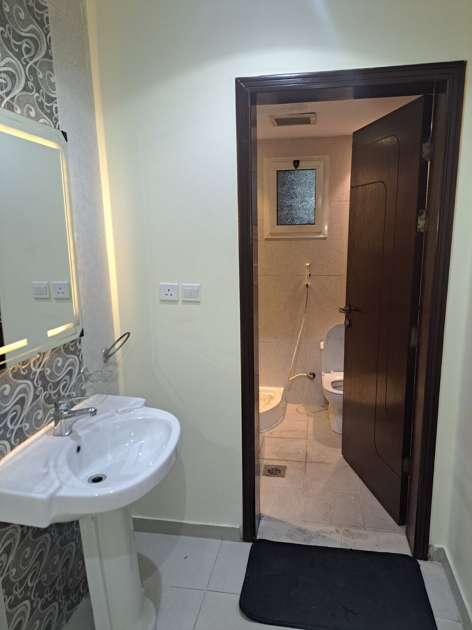 Jeddah, Apartments, Flats, Houses & Villas, SAR 1800/month,  Furnished,  2 BR,  May Mga Single At Double Studio Room At Apartment Na Available Para Sa Mga Pamilya At Bach