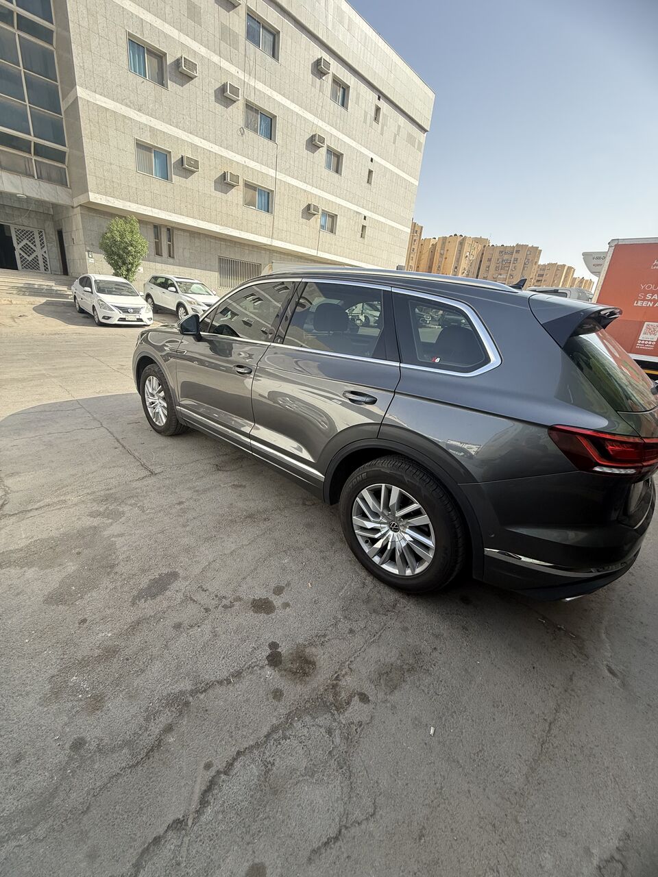 Al Sulaymaniyyah, Vehicles, Cars & Trucks , SAR 130,  VW TOUAREG,  2023,  Automatic,  58000 KM,