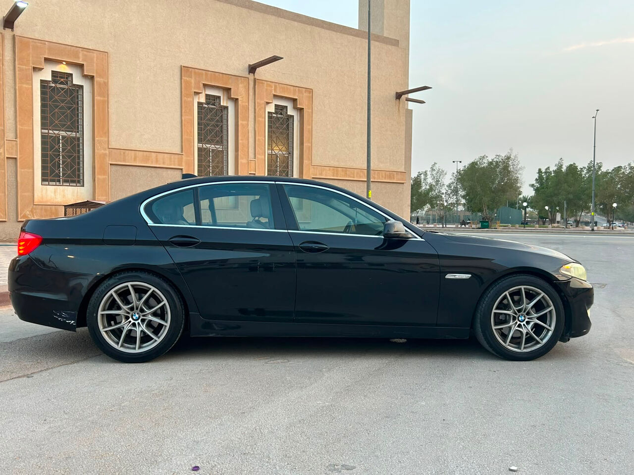 Riyadh, Vehicles, Cars & Trucks , SAR 23000,  Bmw 520,  2013,  Automatic,  335000 KM,  For Sale:  I &ndash; 4-Cylinder