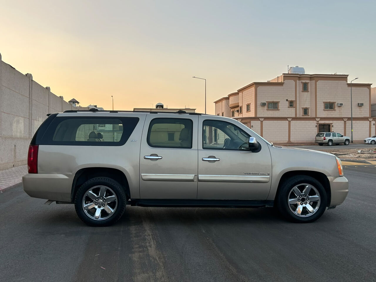 Riyadh, Vehicles, Cars & Trucks , SAR 24000,  Gmc Yukon,  2008,  Automatic,  368000 KM,  For Sale:   XL &ndash; Fully