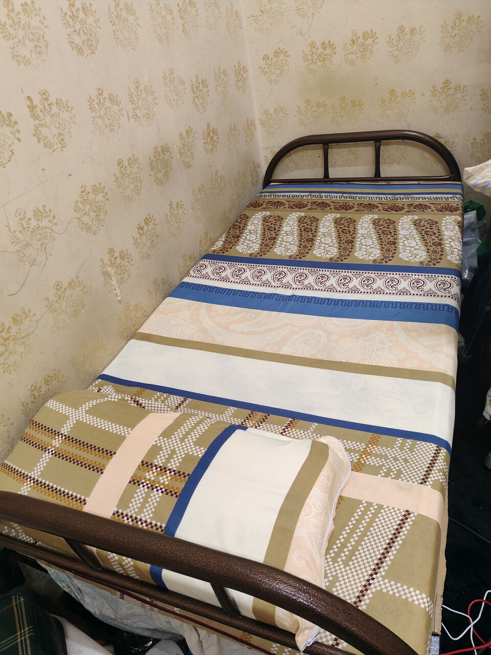 Riyadh, Household Items, SAR 100,  This Appears To Be A Standard Single-size Metal Or Iron Frame Bed With A Patterned Mattres