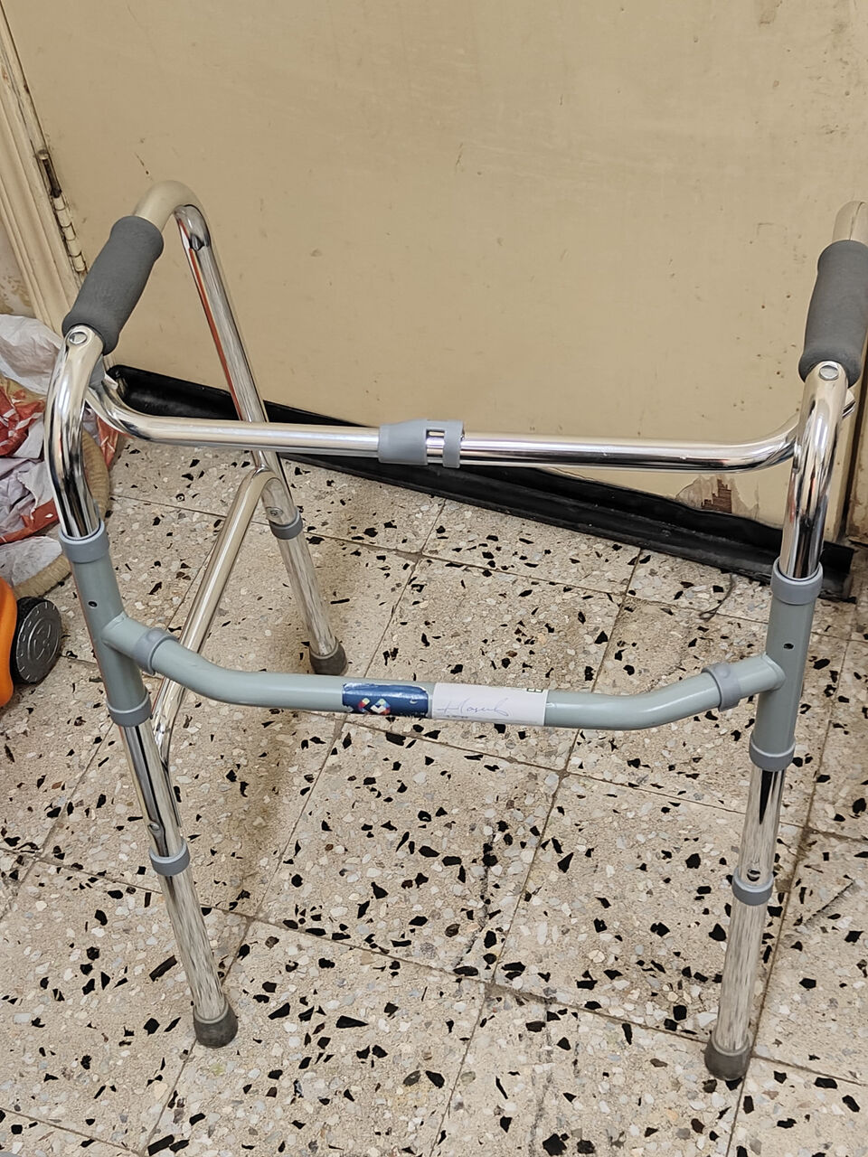 Riyadh, Household Items, SAR 50,  This Appears To Be A Standard, Height-adjustable Foldable Aluminum Walking Frame (or Adult