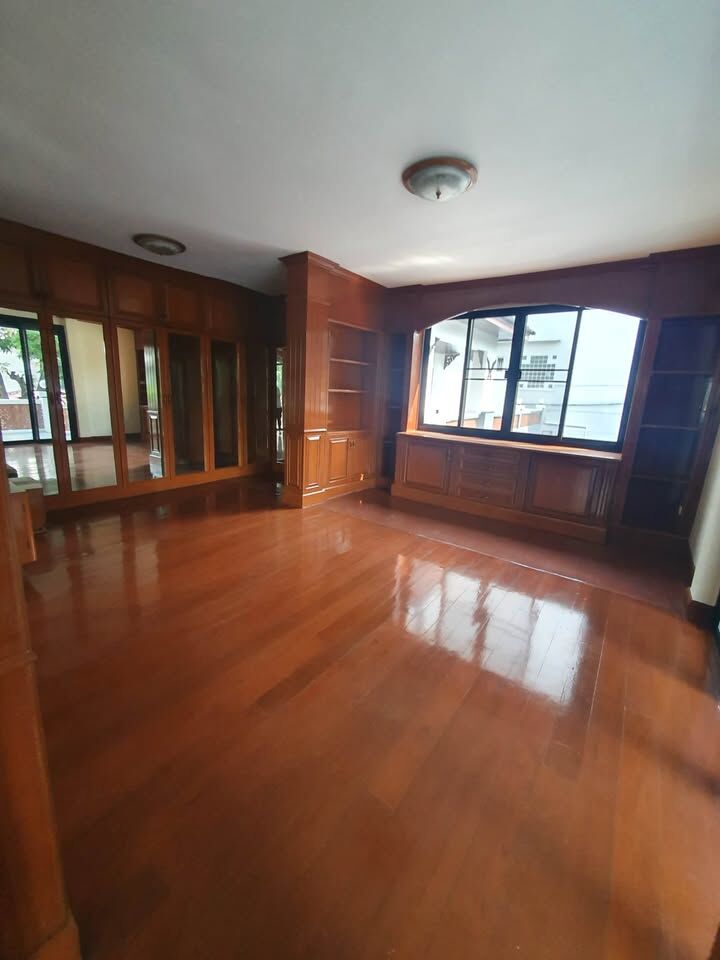 Bangkok, Villas, THB 125000,  200 Sq. Feet,  ให้เช่าบ้าน  ใกล้สีลม สาทร และเย็นอ