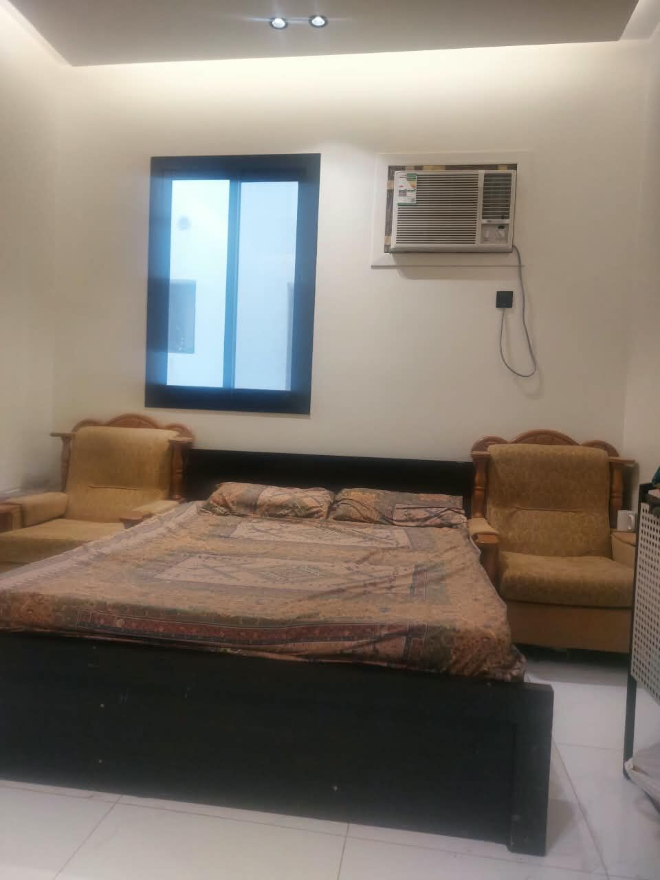 Jeddah, Furniture, SAR 750,  Double Bed (matress,pillows,side Tables),Almirah,cuboards,2 SingleSofas For Just SR 750
