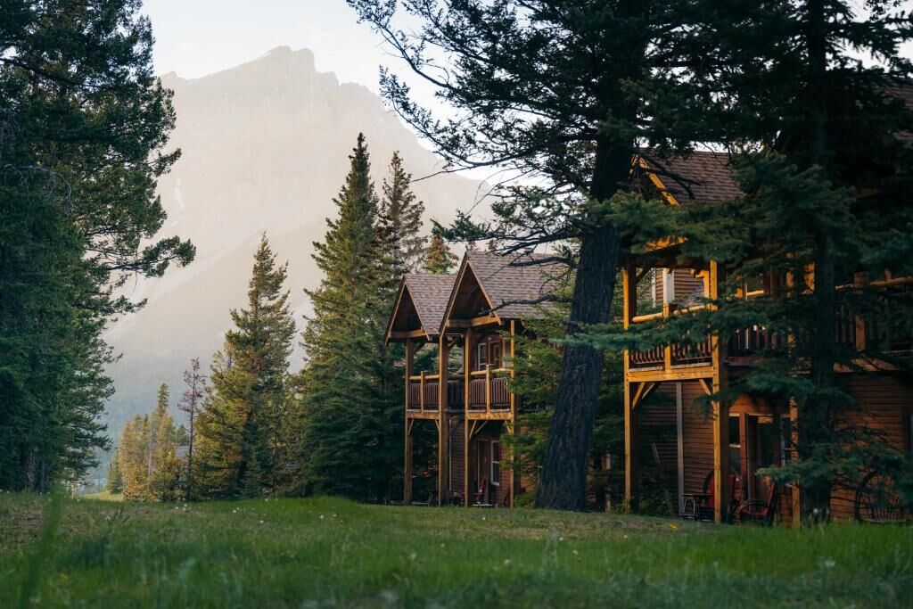 Calgary, Travel, Planning A Banff Vacation? Start With These Incredible Places To Stay