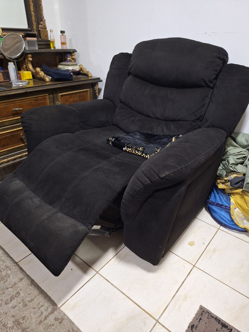 Khobar, Furniture, SAR 200,  Recliner Chair (Fabric/ Valvet)