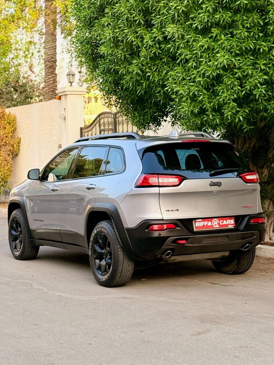 Manama, Vehicles, Cars & Trucks , BHD 3750,  Jeep Cherokee Trailhawk,  2015,  Automatic,  110000 KM,  Jeep Cherokee Full Option  Model