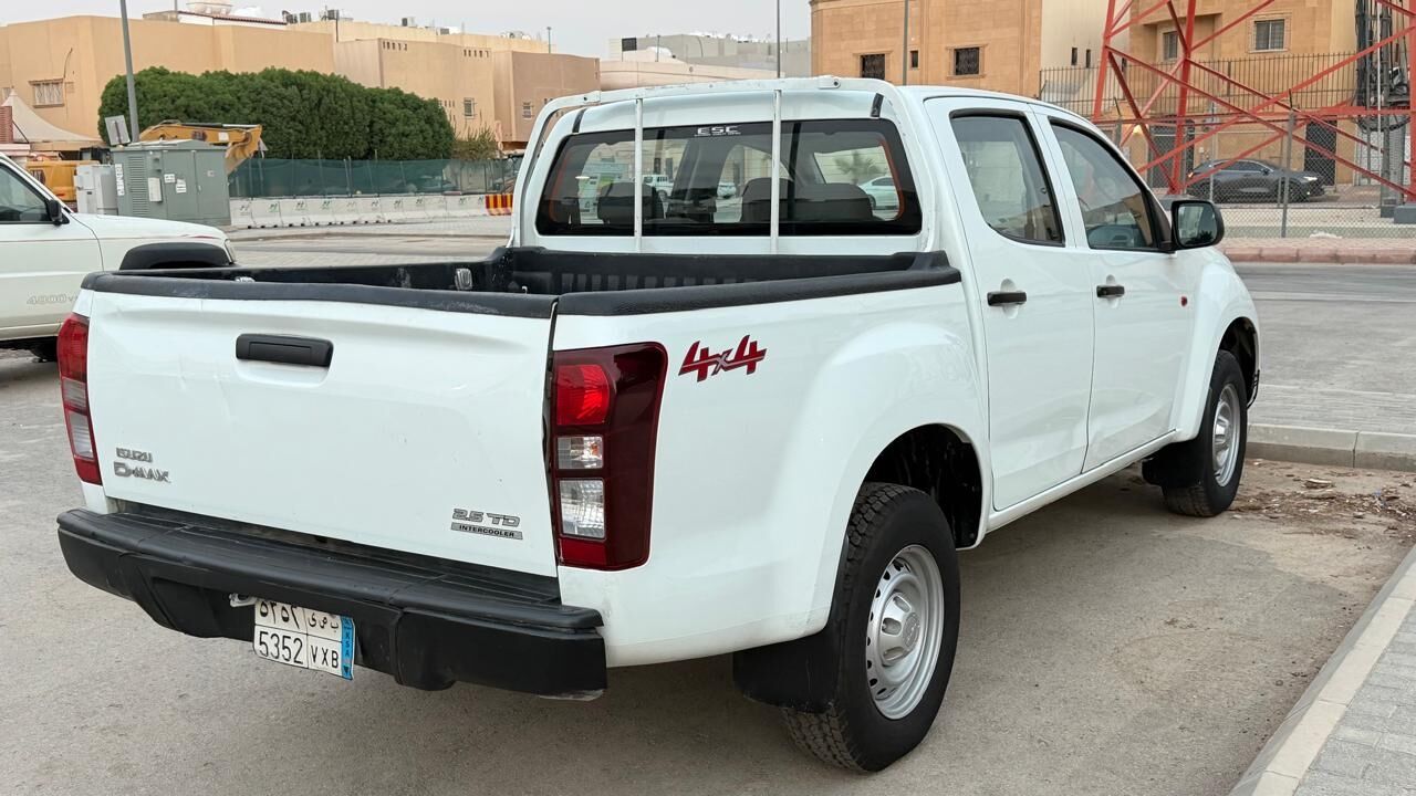 Riyadh, Vehicles, Cars & Trucks , SAR 58000,  Isuzu D-MAX,  2023,  Manual,  140000 KM,