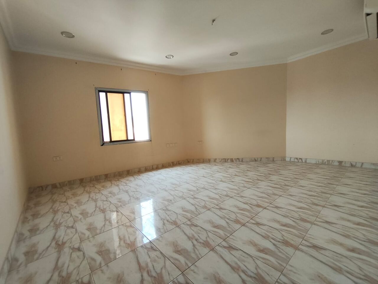 Jidhafs, Apartments, Flats, Houses & Villas, BHD 220/year,  2 BR,  Jidhafs:- 2Bhk Flat On Rent With Eea & Acs..