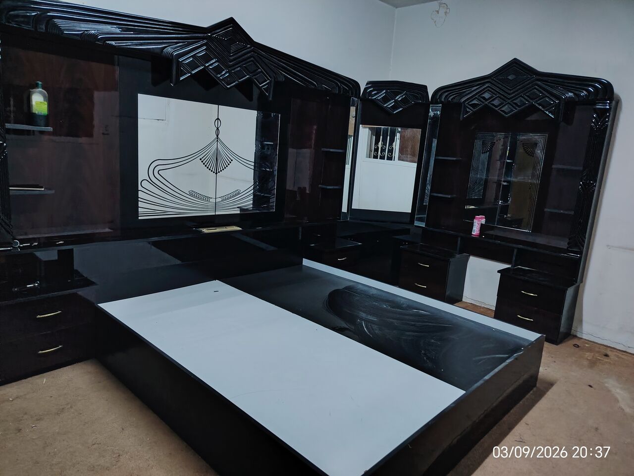 Riyadh, Furniture, SAR 800,  Sell High Look Full Bedroom Set For Reasonable Price