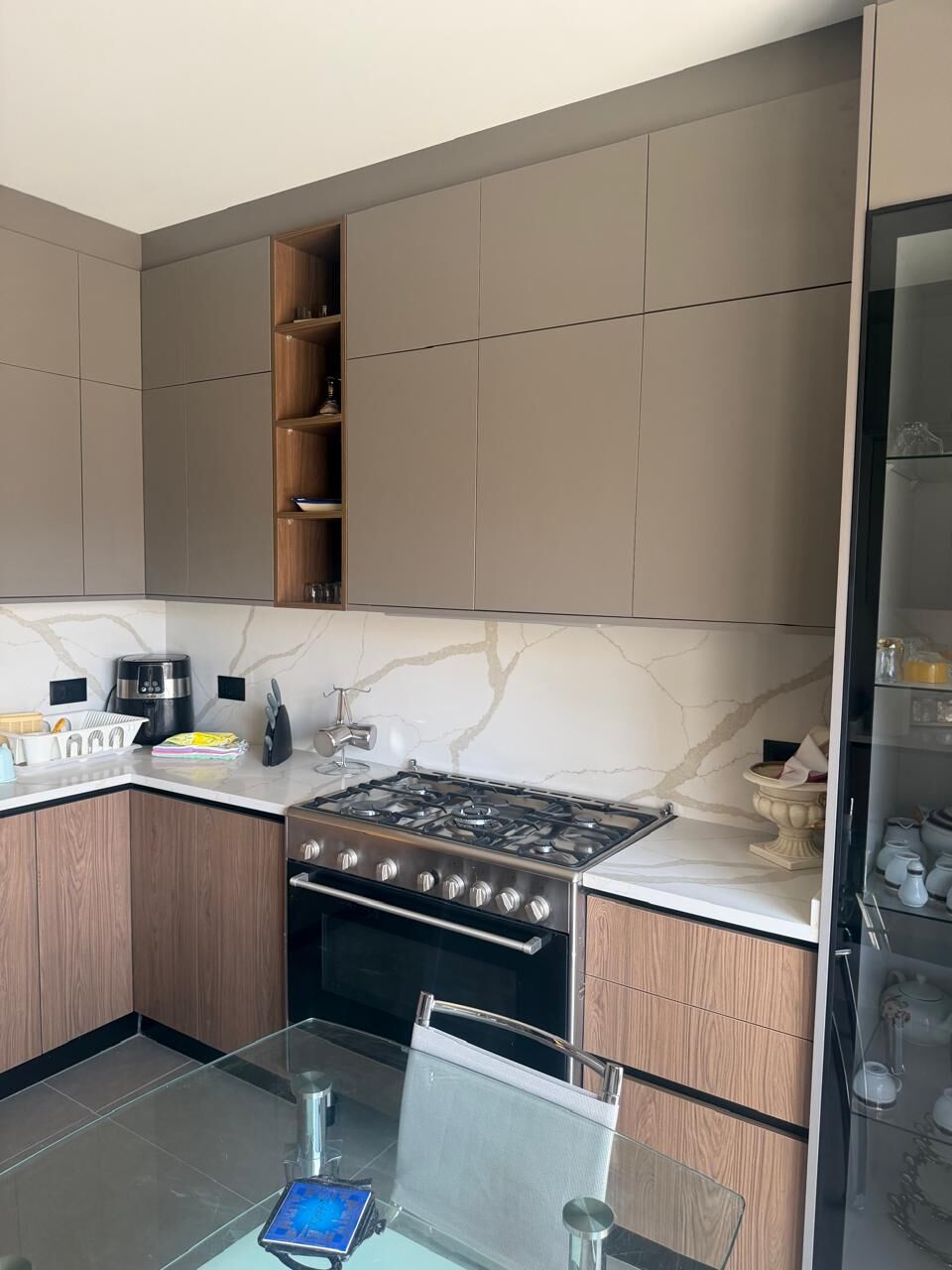 Abdoun, Apartments, Flats, Houses & Villas, JOD 20/year,  3 BR,  178 Sq. Meter,  Semi-furnished Apartment For Rent In Abdoun
