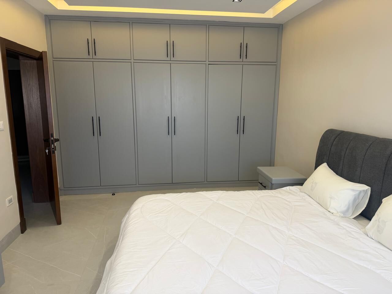 Abdoun, Apartments, Flats, Houses & Villas, JOD 20/year,  3 BR,  178 Sq. Meter,  Semi-furnished Apartment For Rent In Abdoun