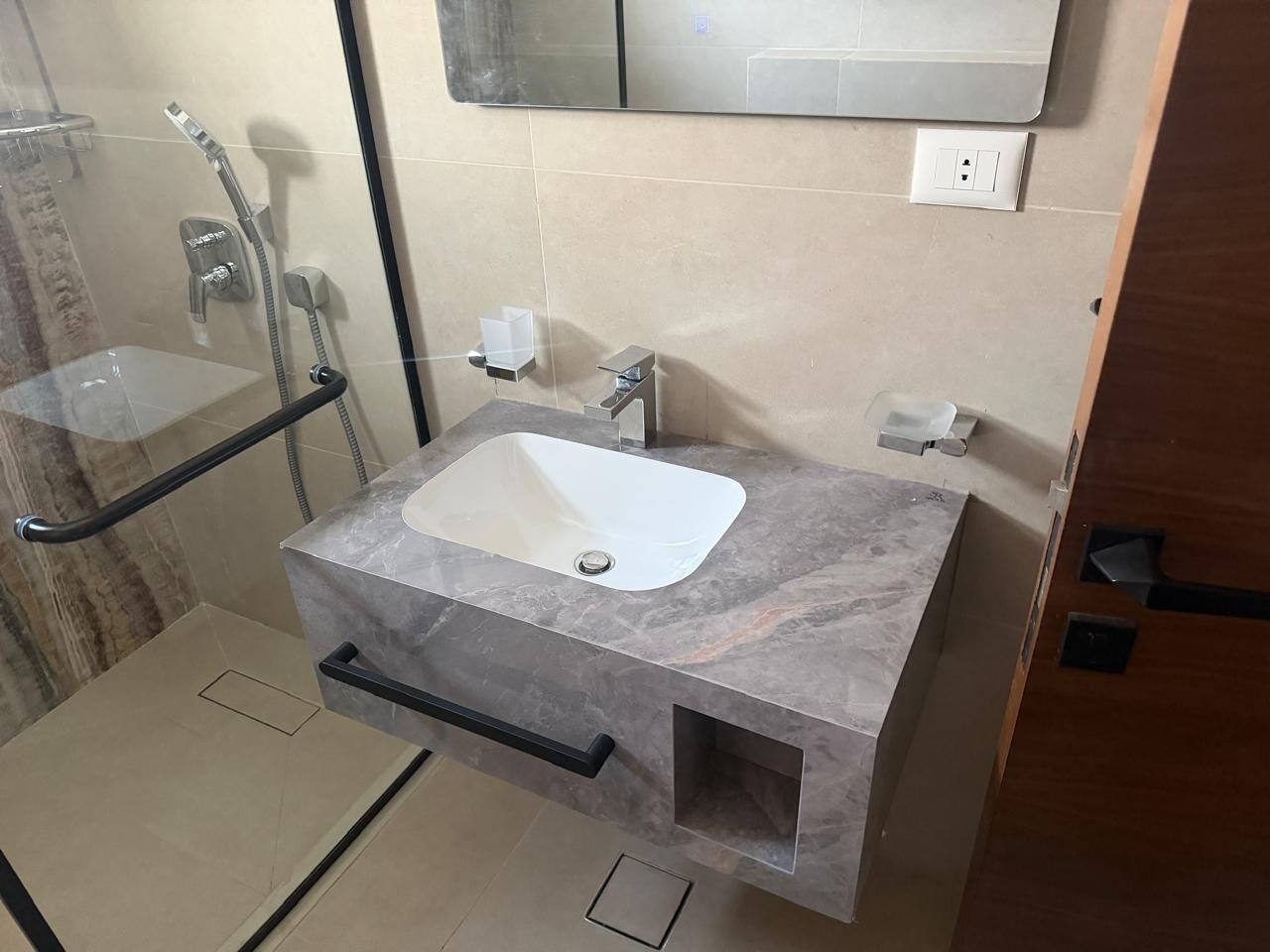 Abdoun, Apartments, Flats, Houses & Villas, JOD 20/year,  3 BR,  178 Sq. Meter,  Semi-furnished Apartment For Rent In Abdoun