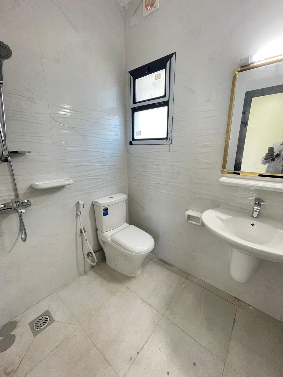Jid Ali, Apartments, Flats, Houses & Villas, BHD 300/month,  3 BR,  3 Bedroom Flat In Jid Ali With Ewa