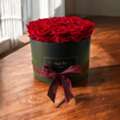 CHF 149,  Rosenbox In Zug Bestellen &ndash; Stilvolle Infinity Rosen Als Ein Wundervolles Geschenk