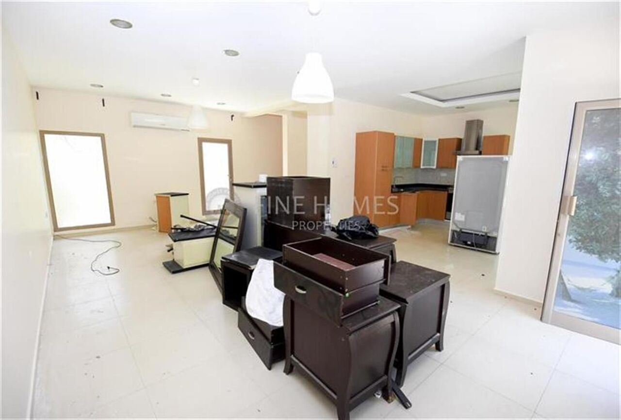 Jannusan, Villas, BHD 475,  Tall Urban Style Townhouse Villa Near Saar