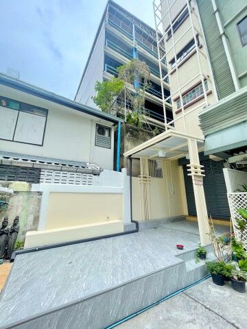 Bangkok, Villas, THB 94998,  10 Sq. Feet,  สีลม อาคารพาณิชย์รีโนเวทใหม่ 6 ชั้น ส