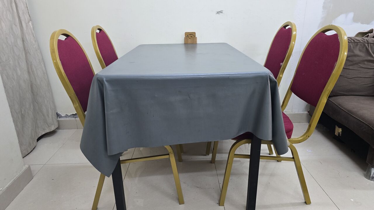 Dammam, Furniture, SAR 250,  4 Seater Dining Table With 6 Chairs