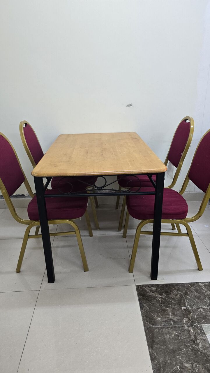 Dammam, Furniture, SAR 250,  4 Seater Dining Table With 6 Chairs