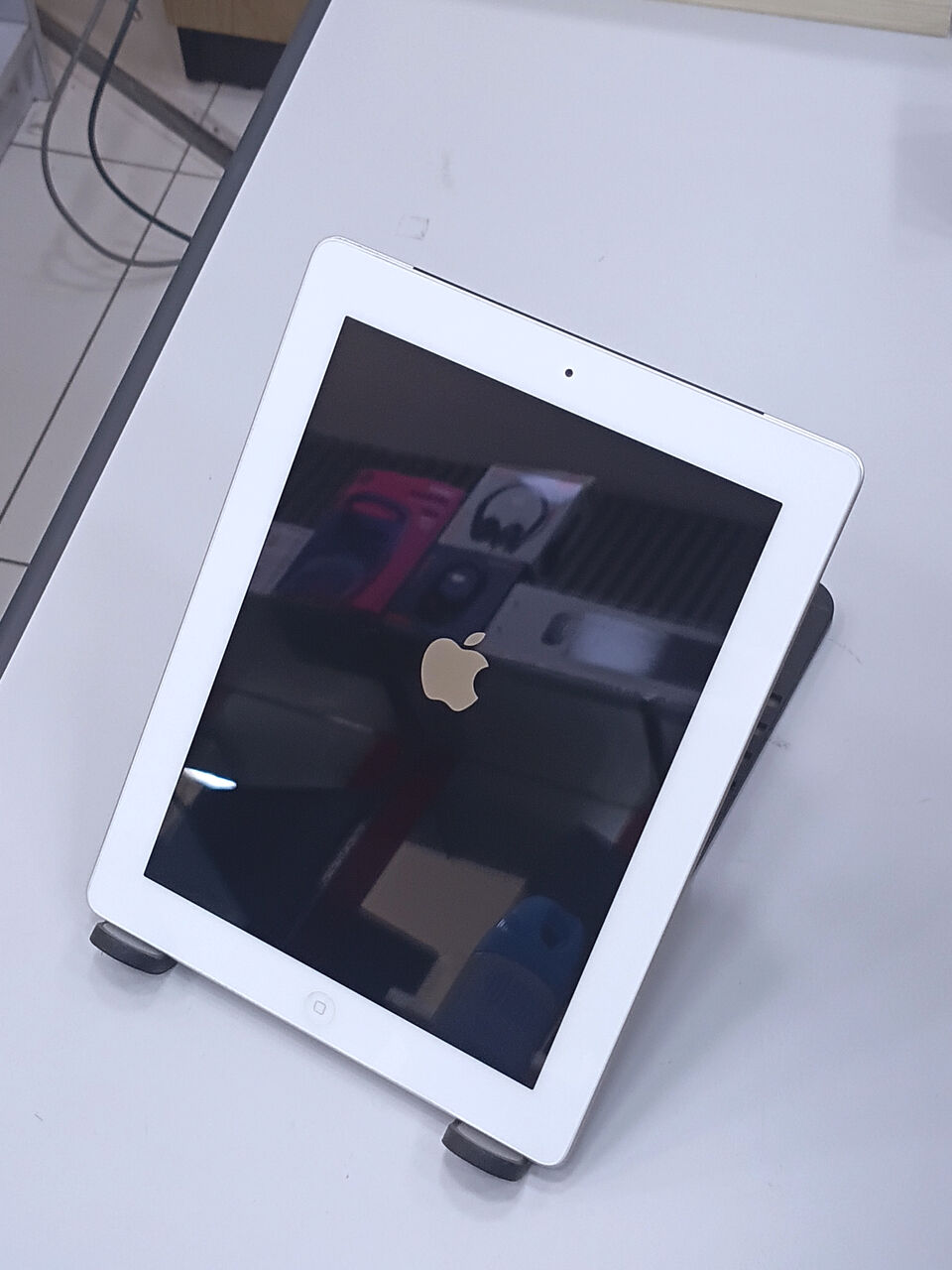 Riffa, Computers, BHD 30,  Apple IPad (32GB / Cellular LTE) &ndash; Special Offer With Free Accessories