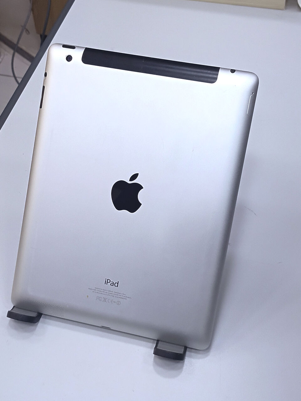 Riffa, Computers, BHD 30,  Apple IPad (32GB / Cellular LTE) &ndash; Special Offer With Free Accessories