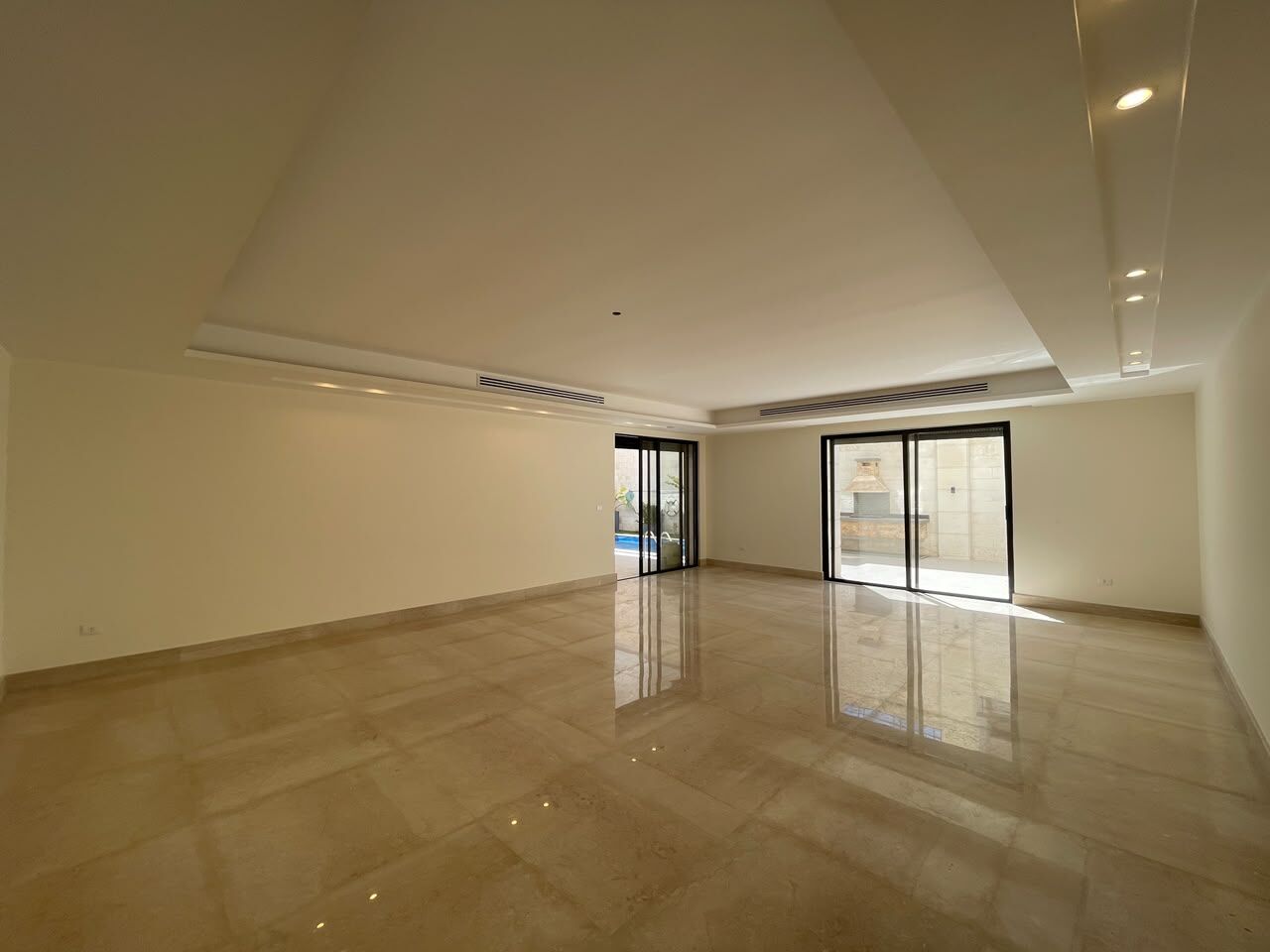 Amman, Apartments, Flats, Houses & Villas, JOD 38000/year,  4 BR,  355 Sq. Meter,  Apartment For Rent