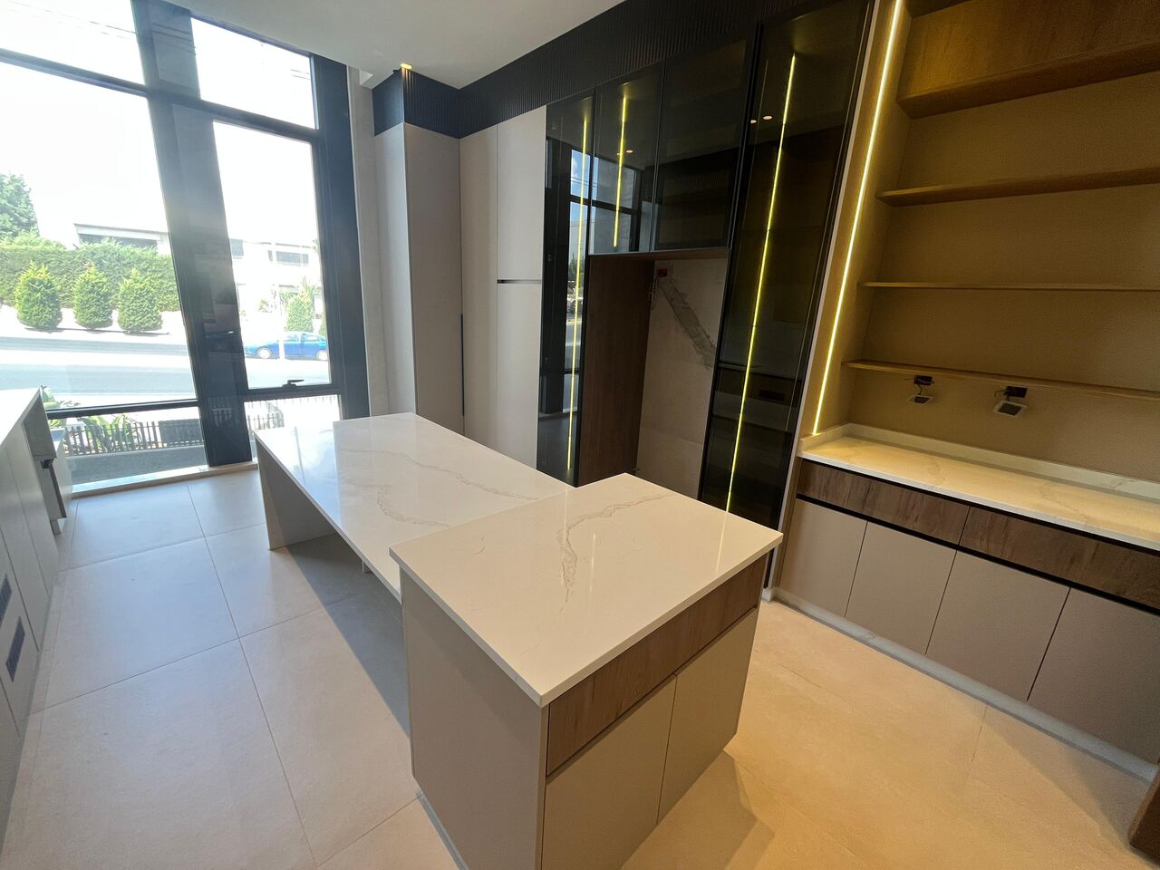 Abdoun, Apartments, Flats, Houses & Villas, JOD 40000/year,  4 BR,  290 Sq. Meter,  Ground Floor Apartment For Rent