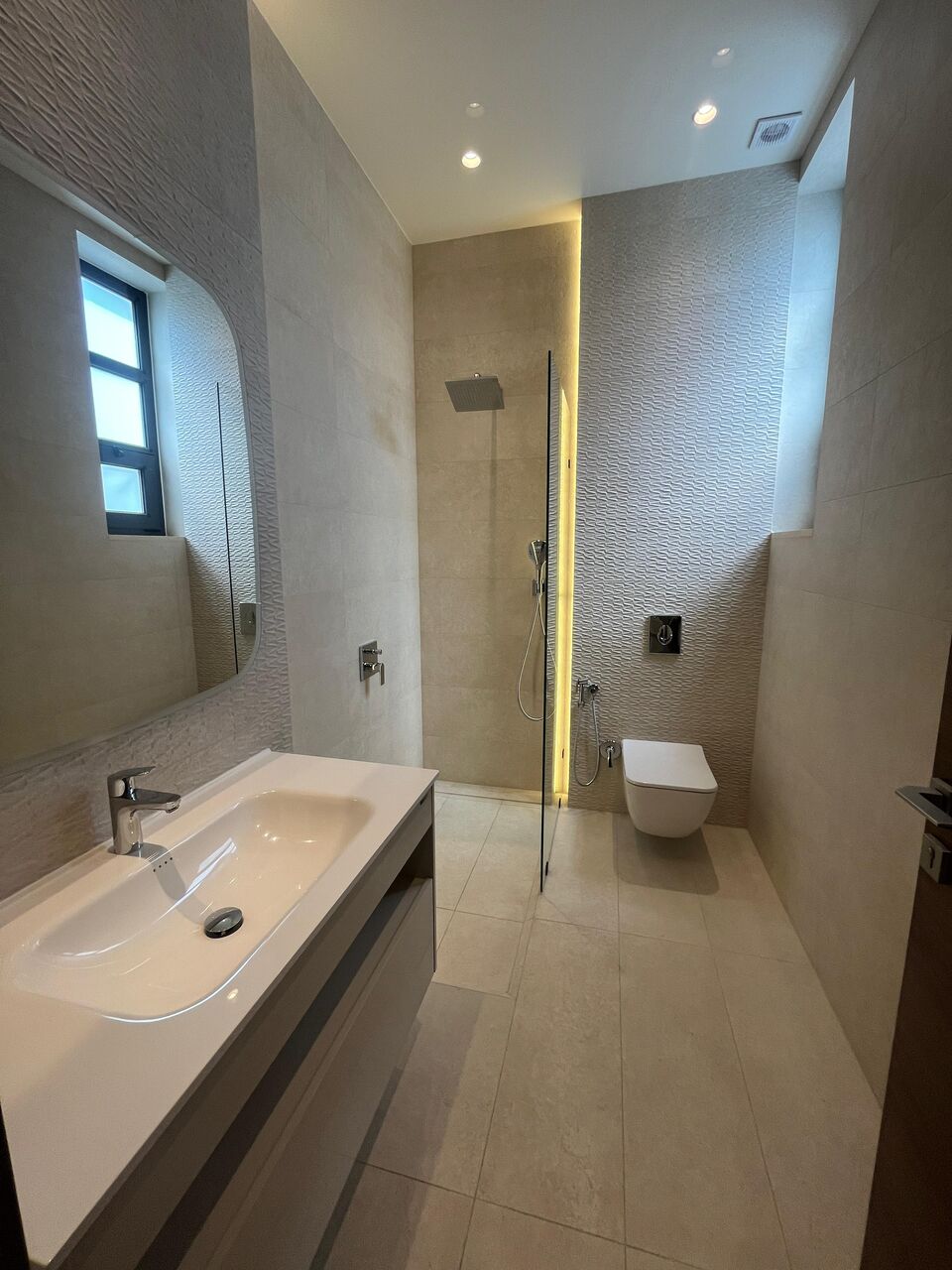 Abdoun, Apartments, Flats, Houses & Villas, JOD 40000/year,  4 BR,  290 Sq. Meter,  Ground Floor Apartment For Rent