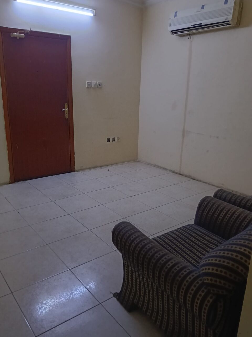 Gudaibiya, Apartments, Flats, Houses & Villas, BHD 250/month,  3 BR,  3 Bedroom Semi Furnished Flat For Rent With Ewa