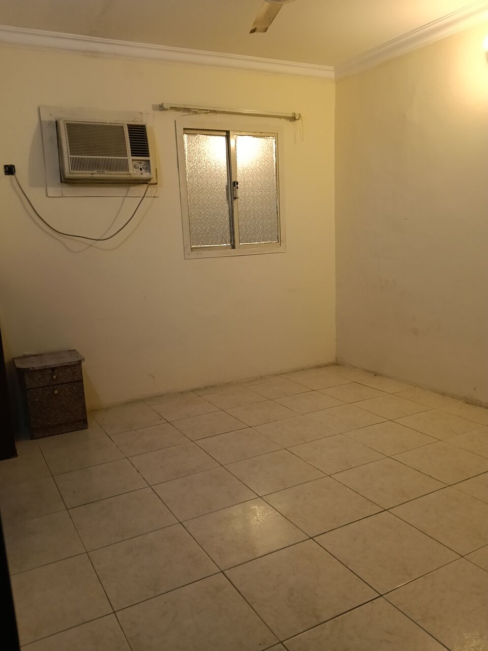 Gudaibiya, Apartments, Flats, Houses & Villas, BHD 250/month,  3 BR,  3 Bedroom Semi Furnished Flat For Rent With Ewa