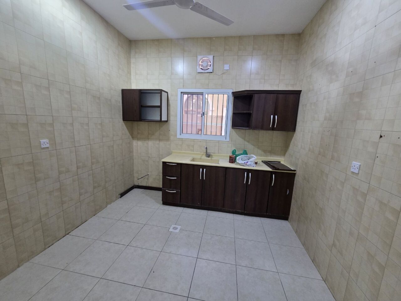 Manama, Apartments, Flats, Houses & Villas, BHD 250/month,  2 BR,  Flat For Rent