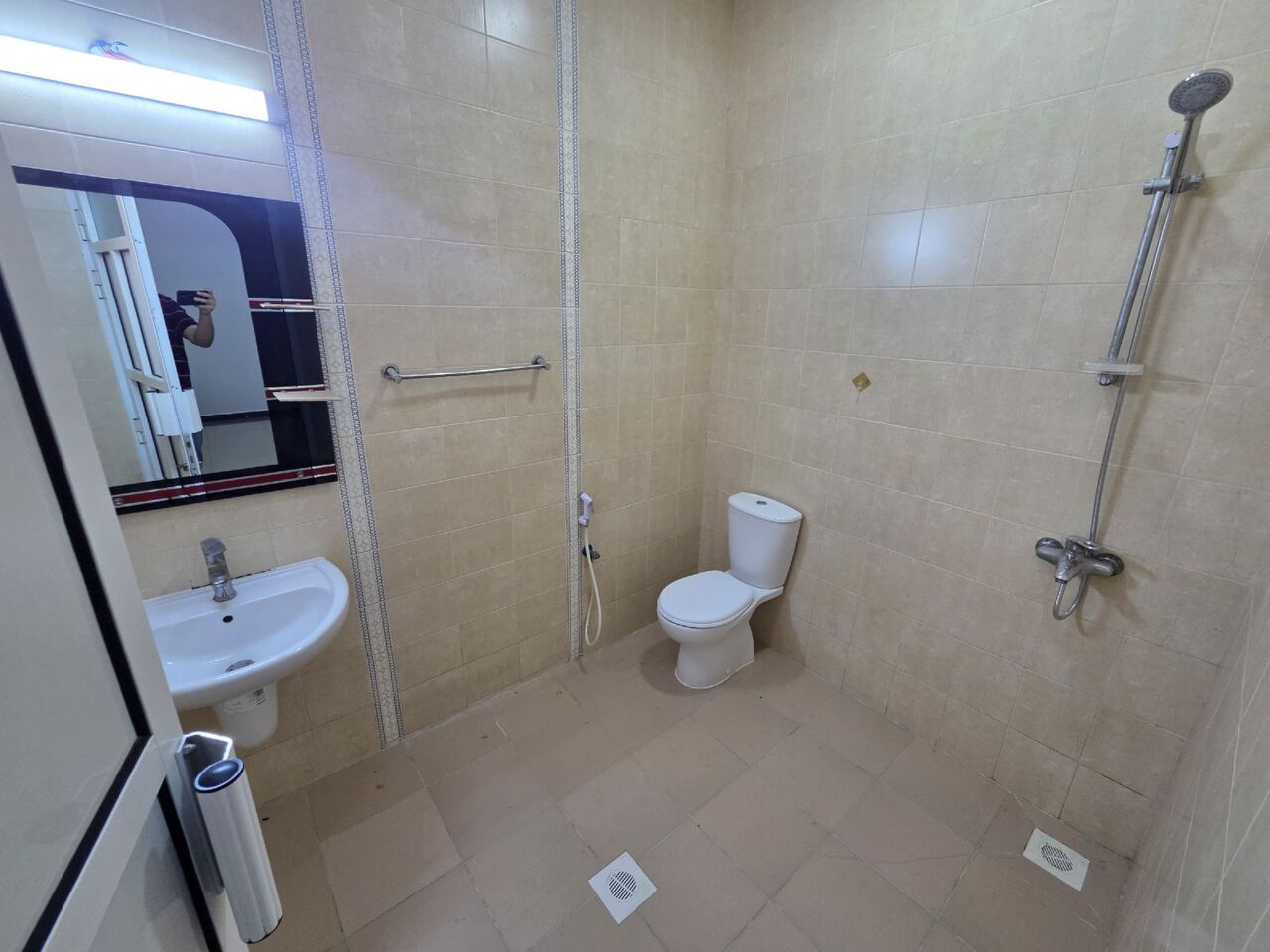 Manama, Apartments, Flats, Houses & Villas, BHD 250/month,  2 BR,  Flat For Rent