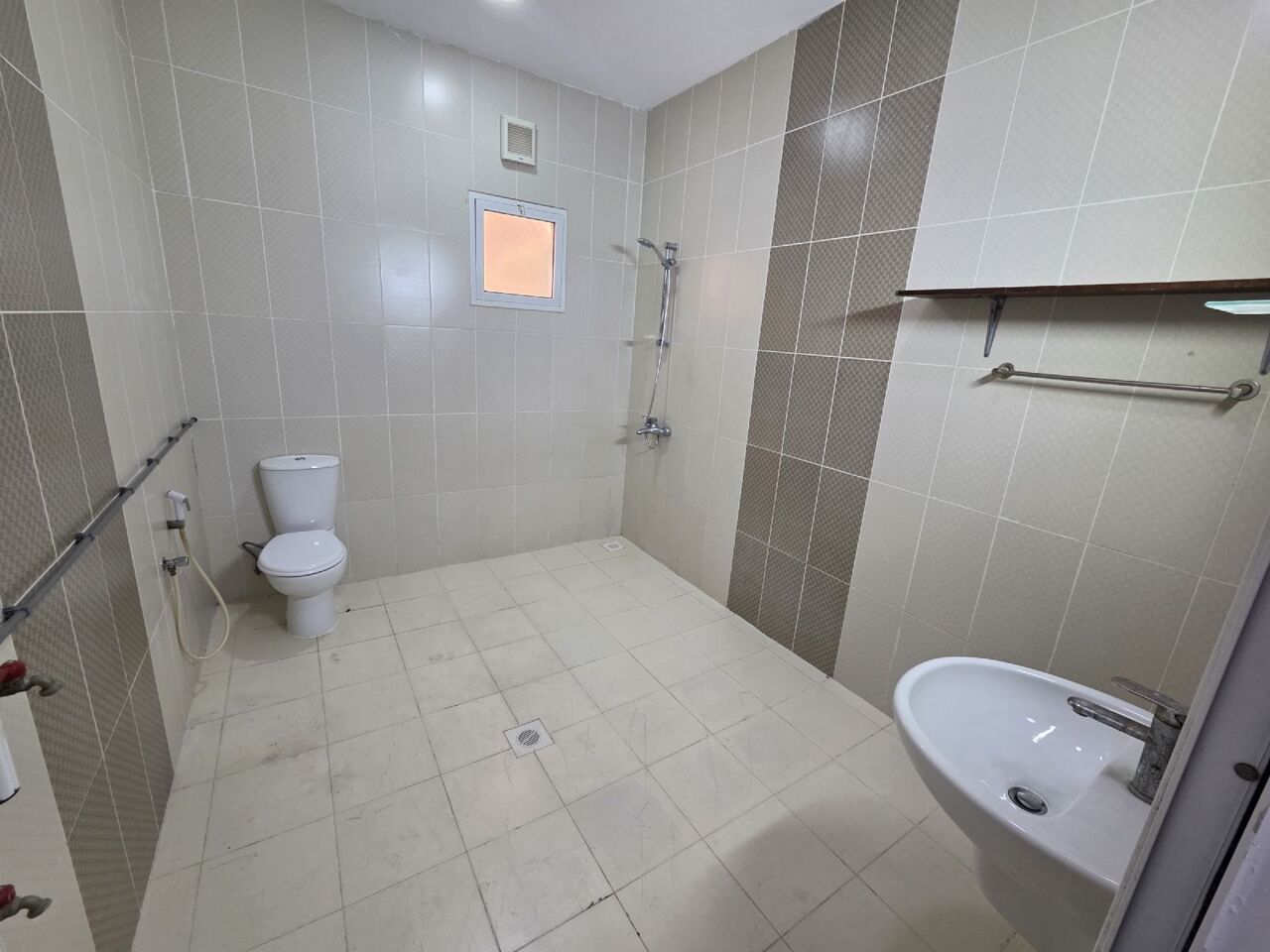 Manama, Apartments, Flats, Houses & Villas, BHD 250/month,  2 BR,  Flat For Rent