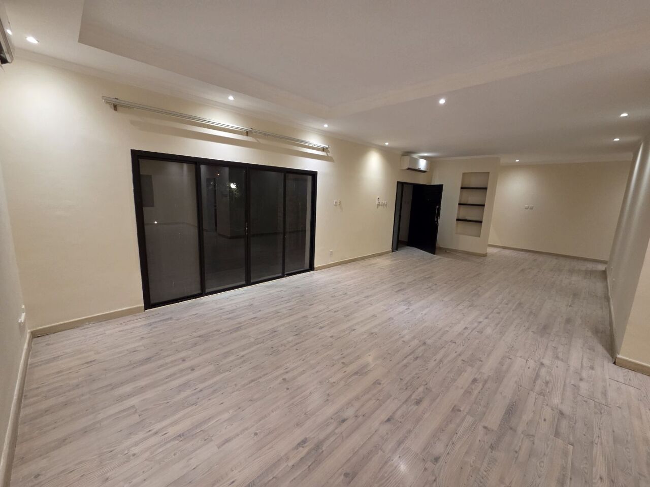 Manama, Apartments, Flats, Houses & Villas, BHD 600/month,  Furnished,  3 BR,  Huge Compound Villa For Rent