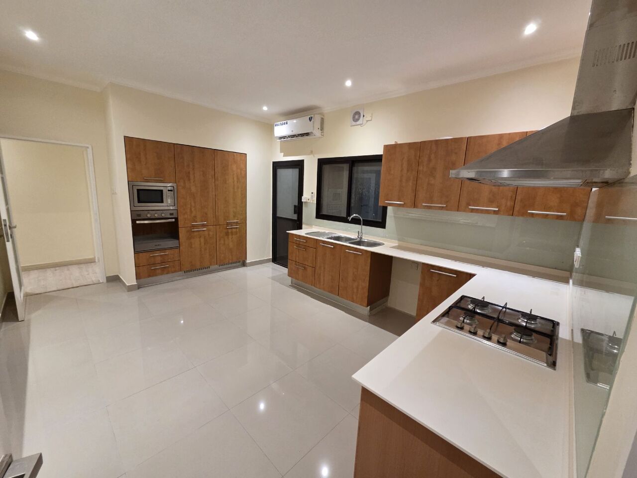 Manama, Apartments, Flats, Houses & Villas, BHD 600/month,  Furnished,  3 BR,  Huge Compound Villa For Rent