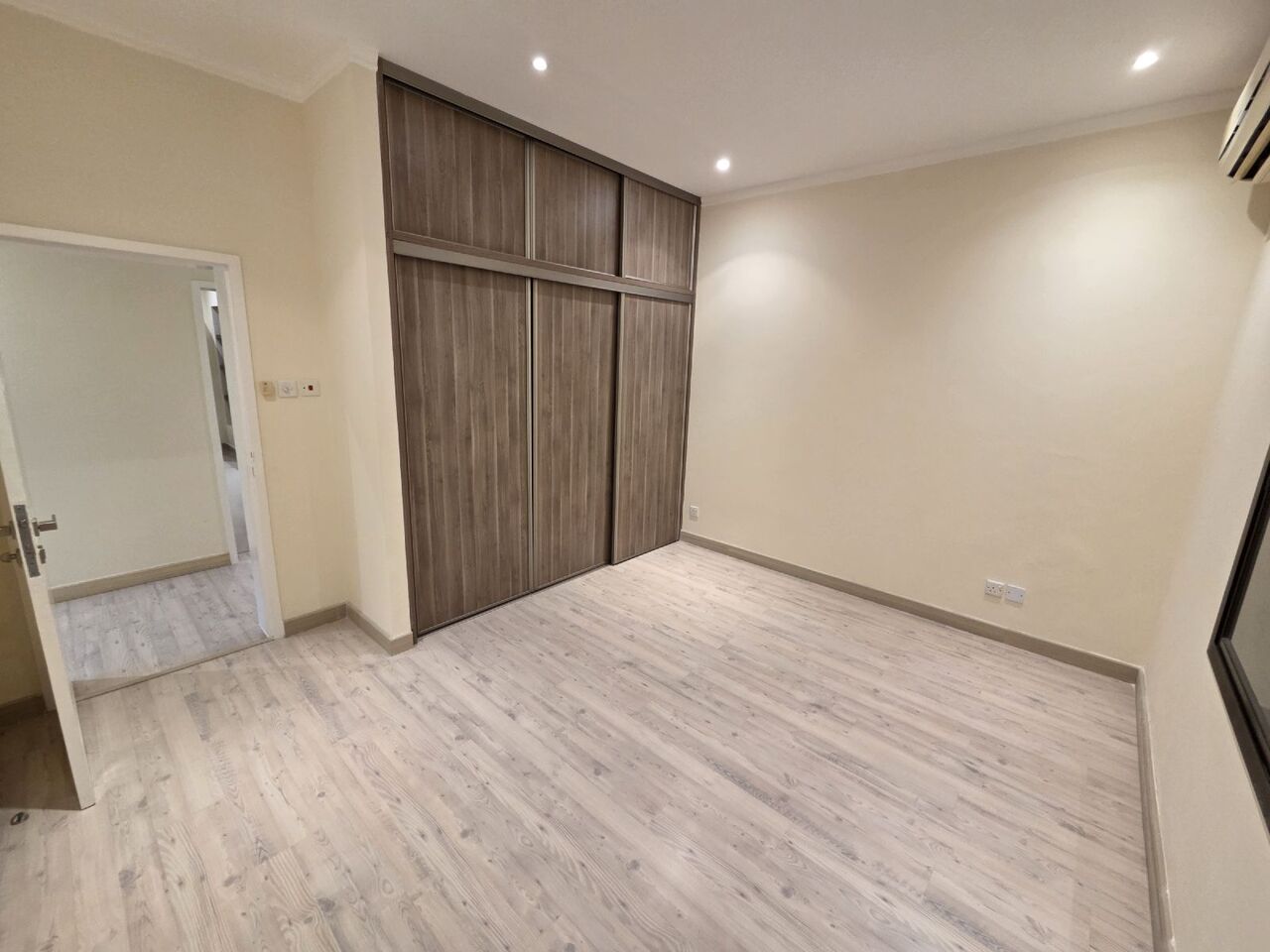 Manama, Apartments, Flats, Houses & Villas, BHD 600/month,  Furnished,  3 BR,  Huge Compound Villa For Rent