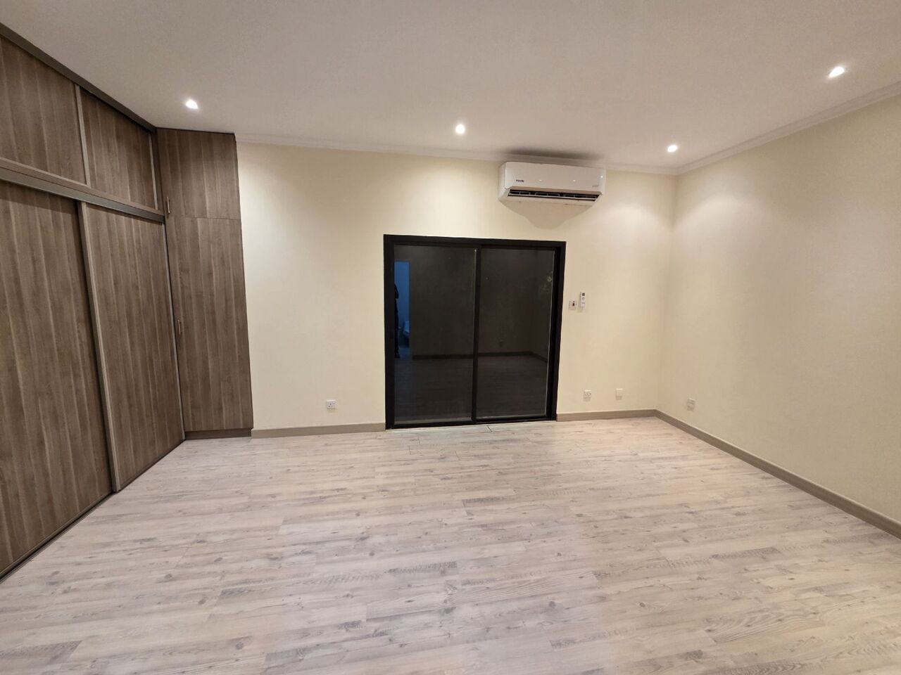 Manama, Apartments, Flats, Houses & Villas, BHD 600/month,  Furnished,  3 BR,  Huge Compound Villa For Rent