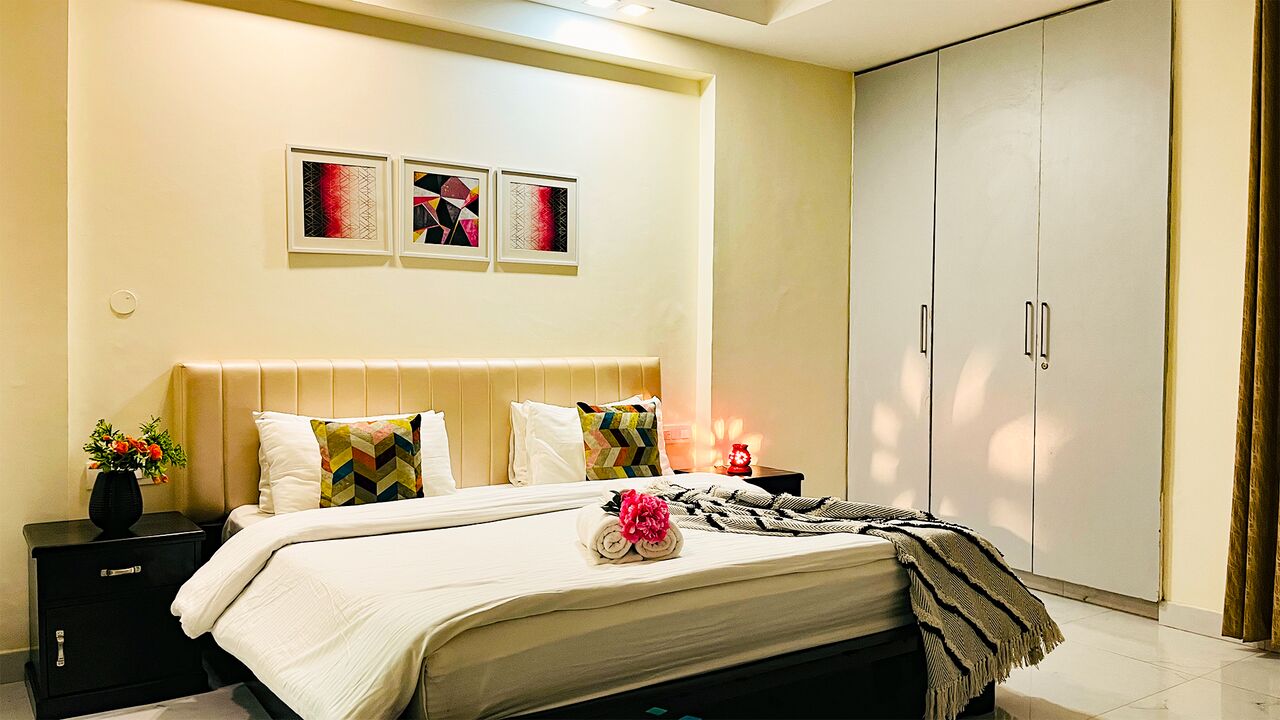 Gurgaon, Apartments, Flats, Houses & Villas, INR 4500/day,  Furnished,  1 BR,  550 Sq. Feet,  One Bedroom Apartment DLF Cyber City