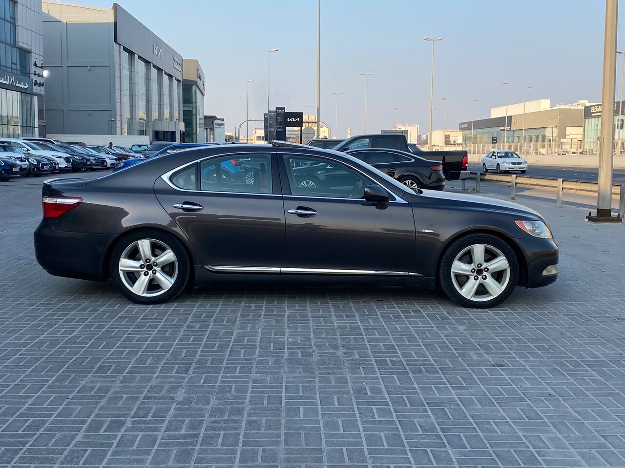 Manama, Vehicles, Cars & Trucks , BHD 2500,  Lexus LS-460,  2007,  Automatic,  167950 KM,   /  (Grey)