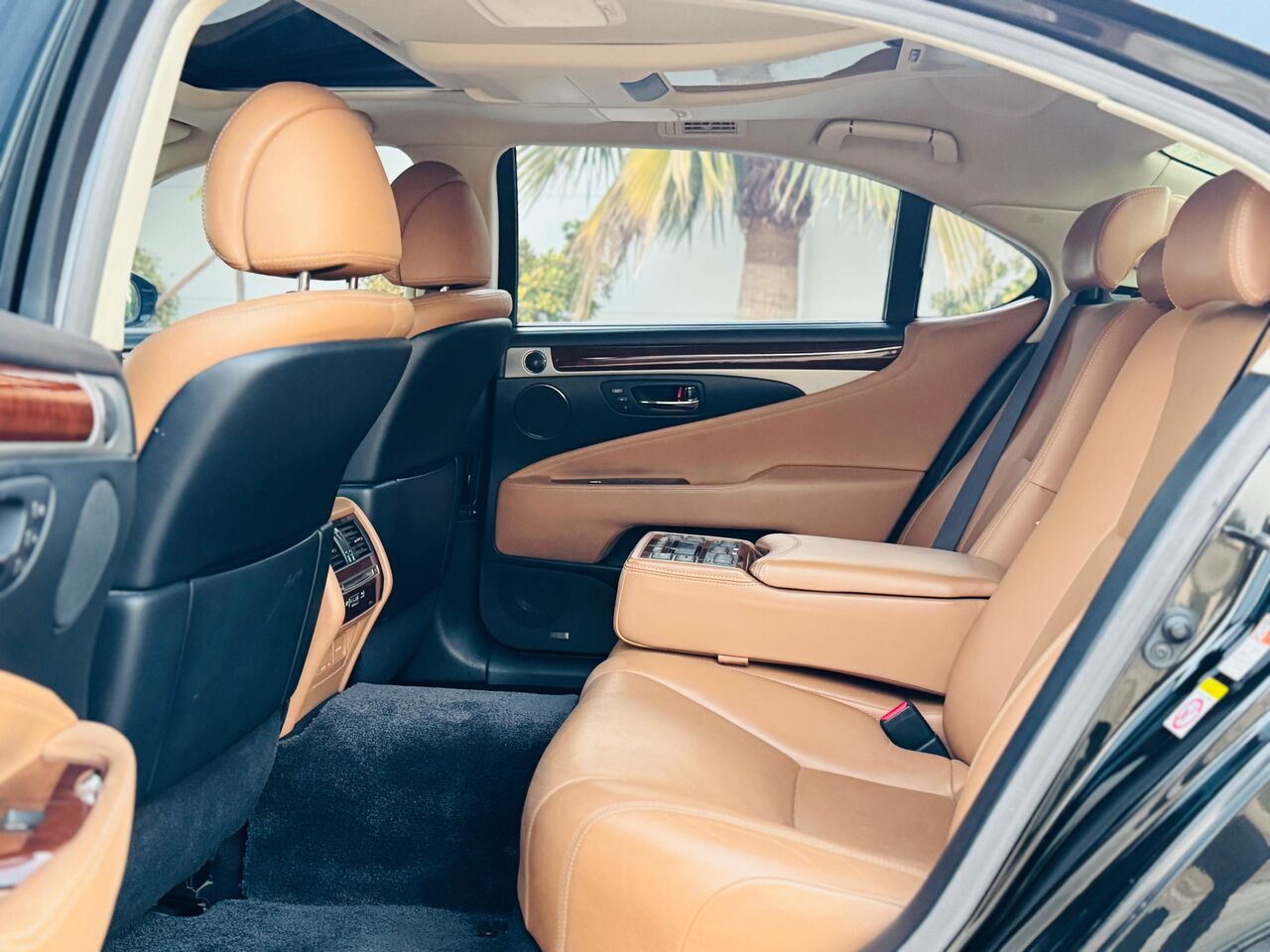 Manama, Vehicles, Cars & Trucks , BHD 10000,  Lexus LS,  2015,  144000 KM,  LS460L - Full Option