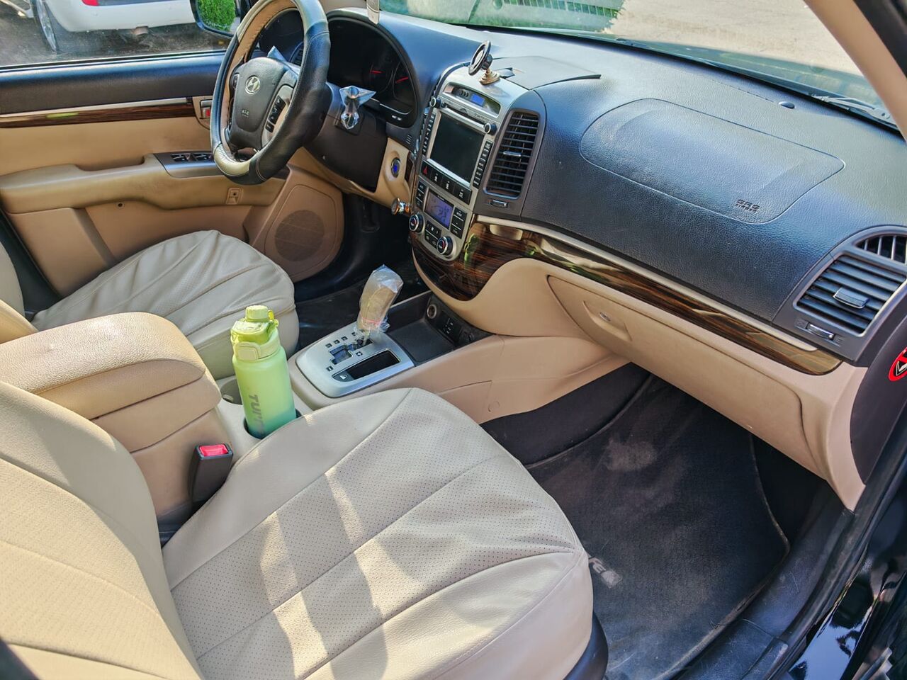 Riyadh, Vehicles, Cars & Trucks , SAR 27000,  Hyundai Santa Fe,  2012,  Automatic,  286000 KM,    Full Option Very Good Car ..