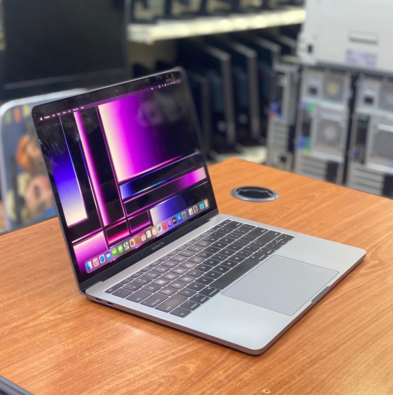 Manama, Tablet Computers, BHD 138,  MacBook Pro Core I5 2.3Ghz 8GB RAM 13"Quad Display With Type-C Adapter FREE Laptop & Mouse