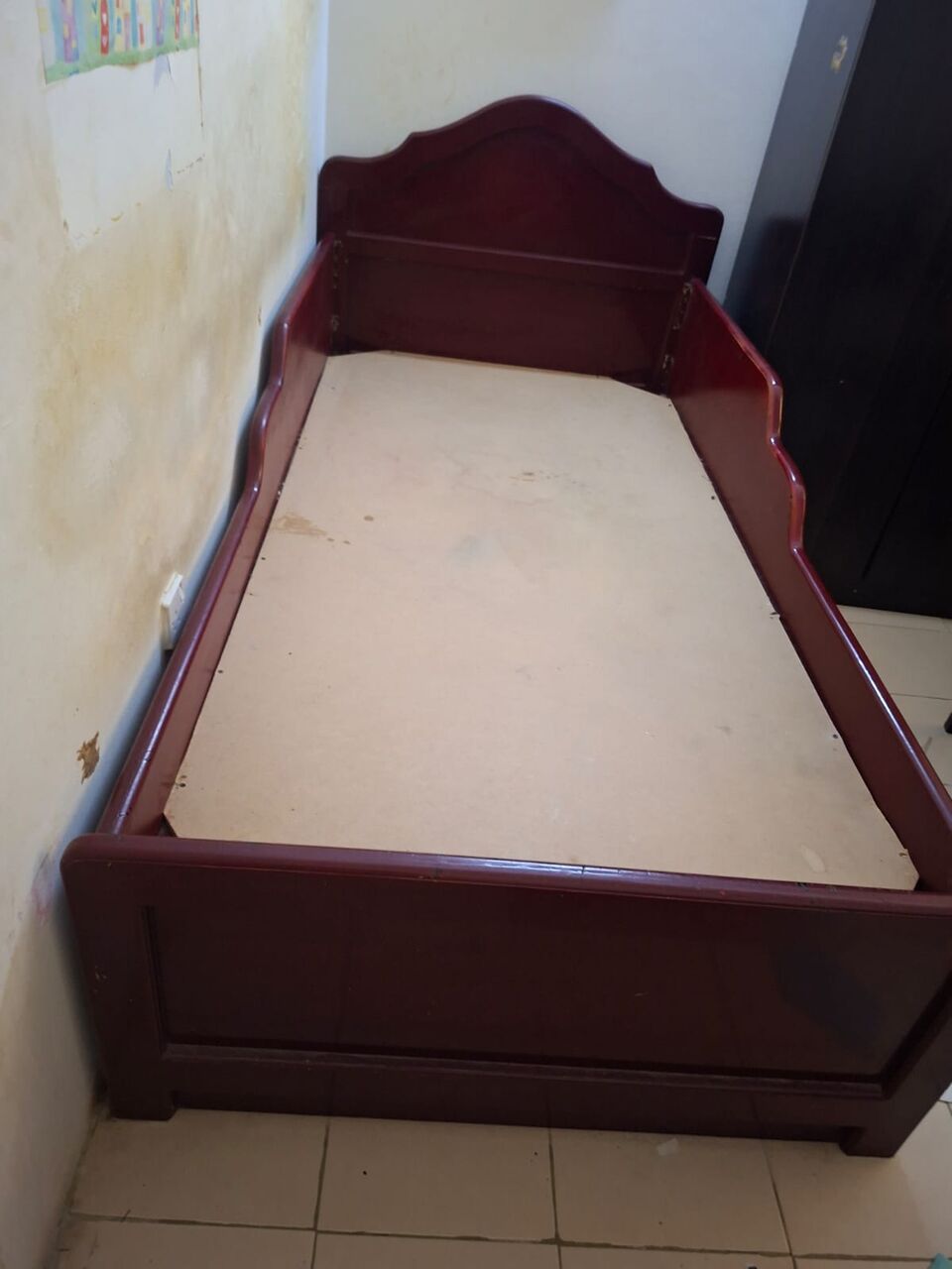 Salmaniya, Air Conditioners, BHD 25,  AC Refrigerater,king Size Bed,Center Table Chiq Refrigerator 480L ,good Contion  BD 50